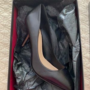 New Vince Camuto black Napa pumps size 8.5